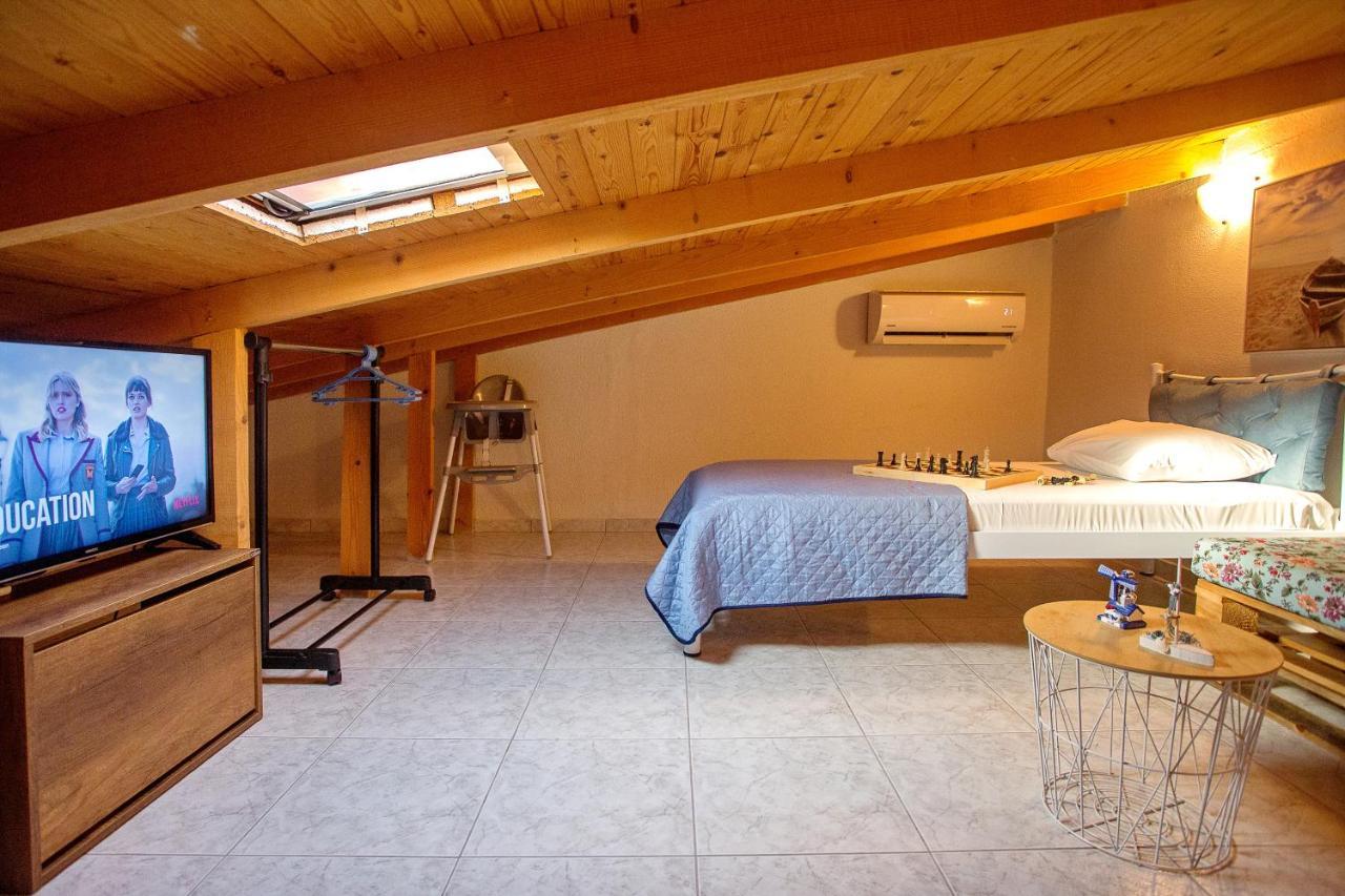 Holiday House Ioanna 2 - Loft Nea Peramos  Ngoại thất bức ảnh